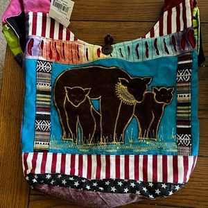 Shoulder bag with Lioness and cubs design